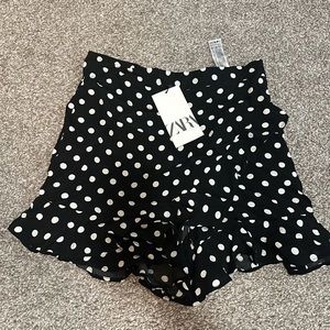 Zara Skort - looks like skirt medium never worn tags on